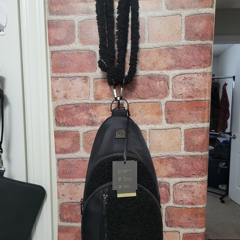House of Harlow sherpa style accent crossbody pouch bag purse. NWT BLACK